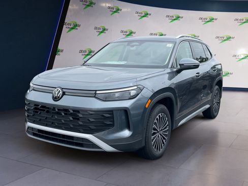 New 2025 Volkswagen Tiguan S AWD/4WD image 2