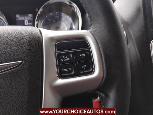 Used 2015 Chrysler Town & Country Touring image 24