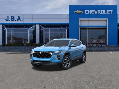 New 2026 Chevrolet Trax LT w/ Sunroof Package FWD image 8