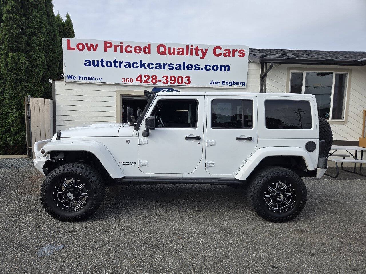 Used 2015 Jeep Wrangler Unlimited Sahara w/ Max Tow Package AWD/4WD image 2
