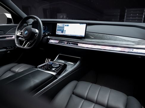 Used 2024 BMW i7 eDrive50 w/ M Sport Package image 58