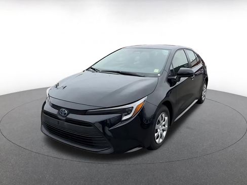 Used 2025 Toyota Corolla LE image 8