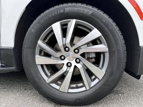 Used 2023 Chevrolet Equinox Premier AWD/4WD image 6