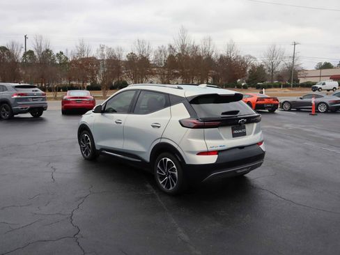 Used 2022 Chevrolet Bolt EUV Premier w/ Sun & Sound Package image 9