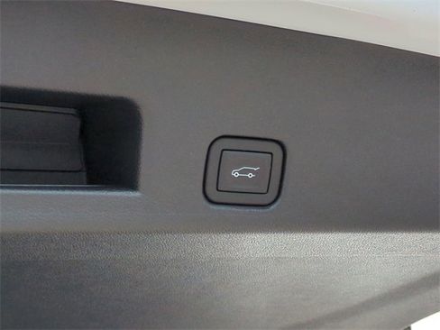 Certified 2025 GMC Acadia AT4 w/ Luxury Package image 15