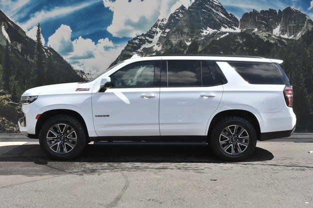 Used 2023 Chevrolet Tahoe Z71 w/ Luxury Package AWD/4WD image 7