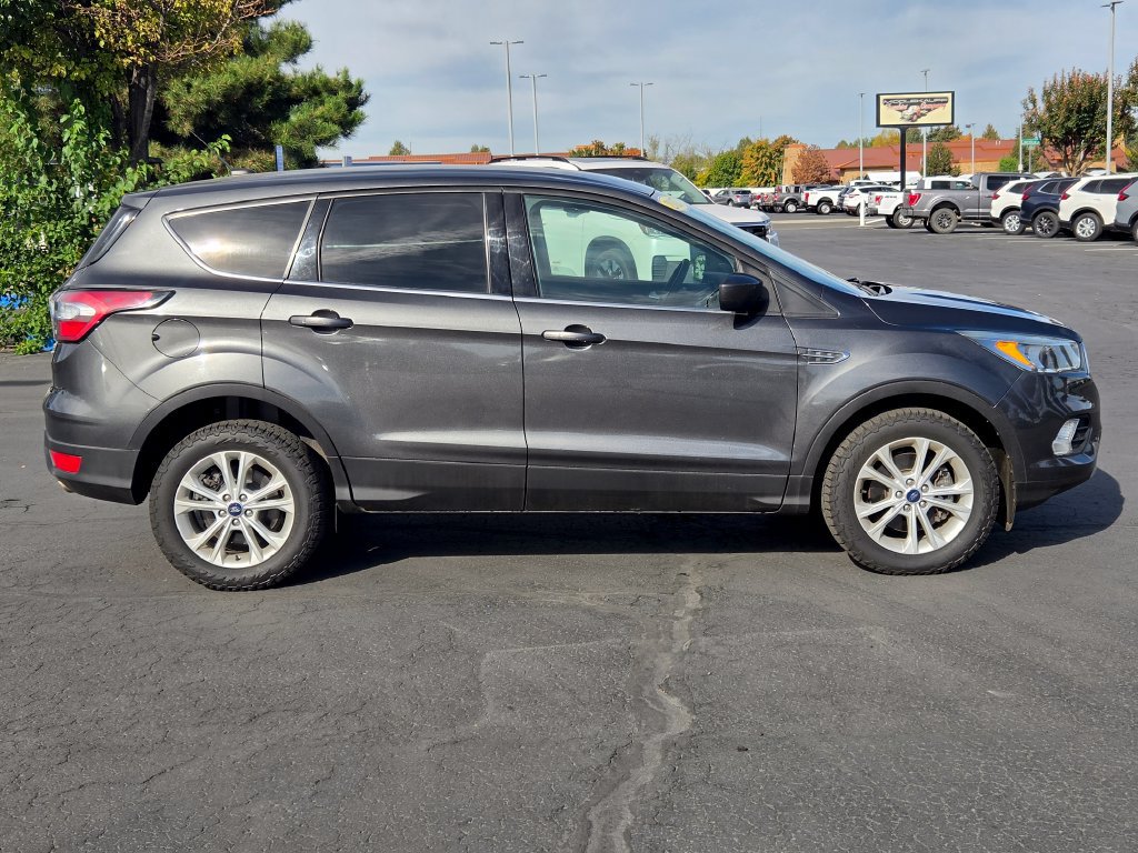 Used 2017 Ford Escape SE AWD/4WD image 2
