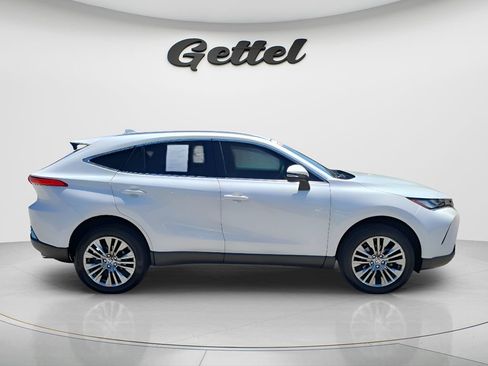 Used 2024 Toyota Venza XLE AWD/4WD image 4