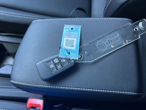 Used 2023 Volkswagen Tiguan SE FWD image 34