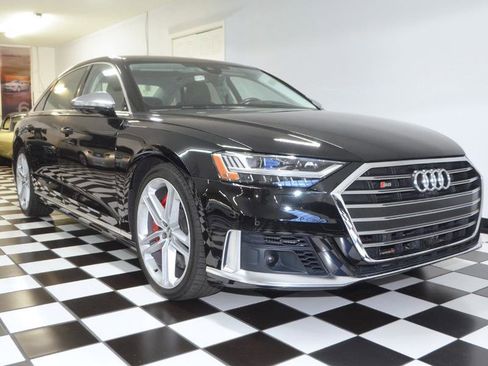 Used 2020 Audi S8 L image 3