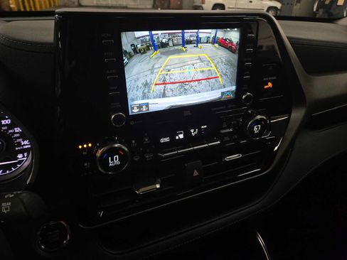 Used 2022 Toyota Highlander Limited AWD/4WD image 31