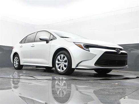 Used 2026 Toyota Corolla LE image 23