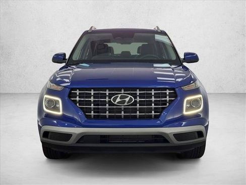 Certified 2025 Hyundai Venue Limited FWD image 2