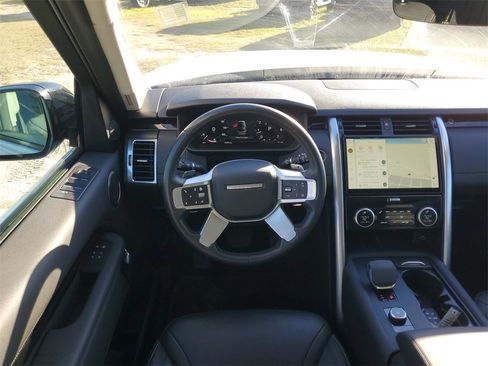 Used 2024 Land Rover Discovery S image 30