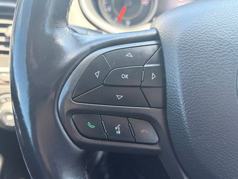 Used 2019 Jeep Cherokee Trailhawk w/ Comfort/Convenience Group AWD/4WD image 32