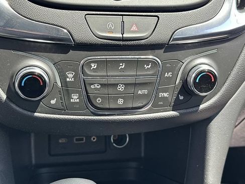 Used 2024 Chevrolet Equinox LT FWD image 32