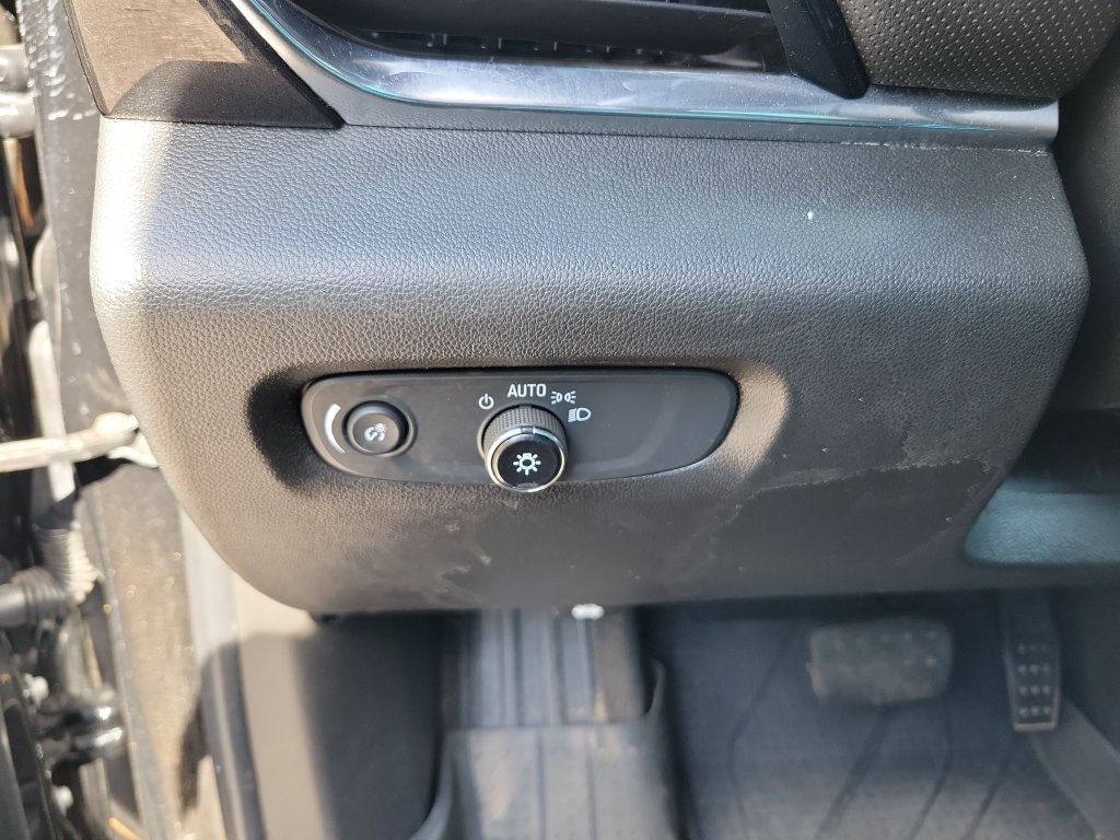 Used 2023 Chevrolet Traverse RS w/ LPO, Floor Liner Package FWD image 26