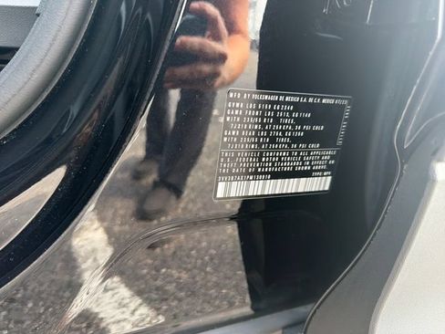 Certified 2023 Volkswagen Tiguan SE FWD image 30