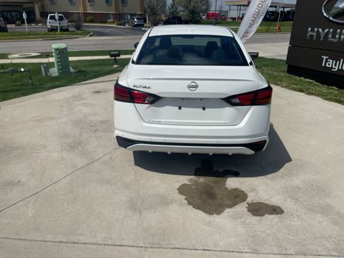 Used 2025 Nissan Altima 2.5 SV image 4