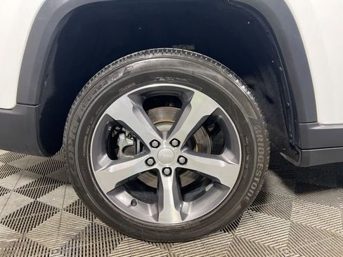 Used 2023 Jeep Grand Cherokee L Limited AWD/4WD image 12