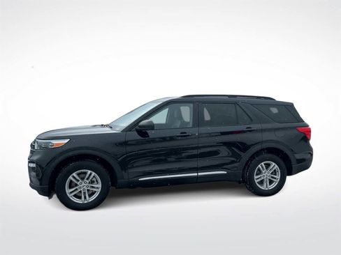Used 2023 Ford Explorer XLT w/ Equipment Group 202A image 5