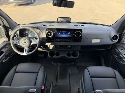 New 2026 Mercedes-Benz Sprinter 2500 image 9