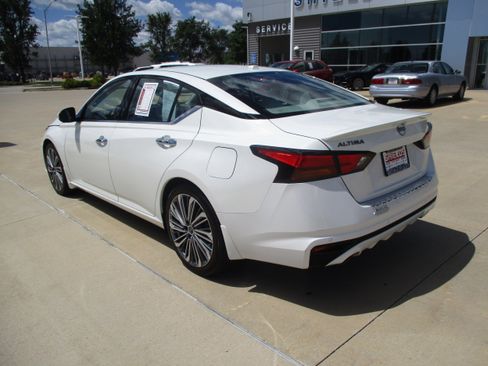 Used 2023 Nissan Altima 2.5 SL FWD image 4