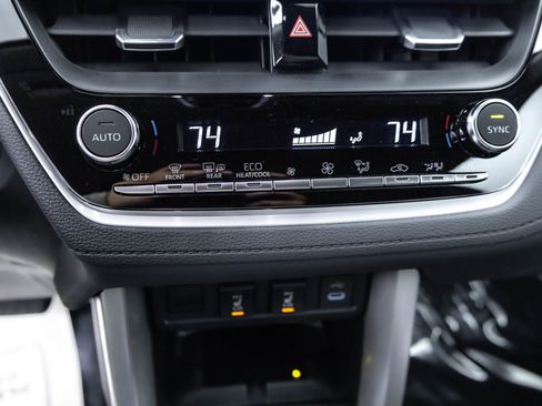 Used 2024 Toyota Corolla Cross XLE image 26