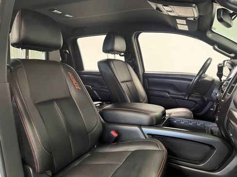 Used 2021 Nissan Titan PRO-4X w/ Pro-4x Convenience Package image 10