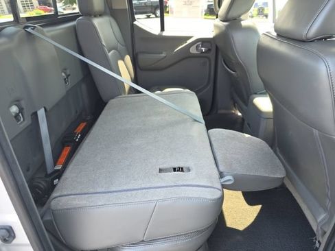 Used 2015 Nissan Frontier SL w/ Moonroof Package AWD/4WD image 49
