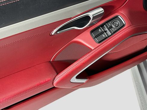 Used 2019 Porsche 718 Cayman RWD image 17