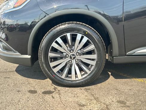 Used 2019 Mitsubishi Outlander SE image 26