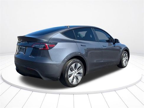 Used 2023 Tesla Model Y Long Range image 3