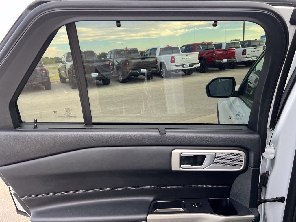 Used 2023 Ford Explorer Limited AWD/4WD image 23
