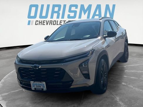 Used 2026 Chevrolet Trax ACTIV w/ Sunroof Package FWD image 2