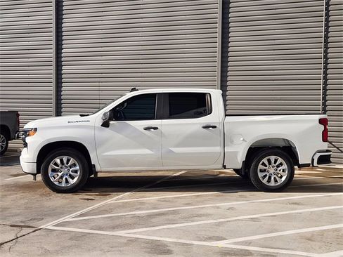 Used 2022 Chevrolet Silverado 1500 Custom image 5