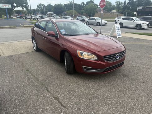 Used 2015 Volvo V60 T5 Premier image 5