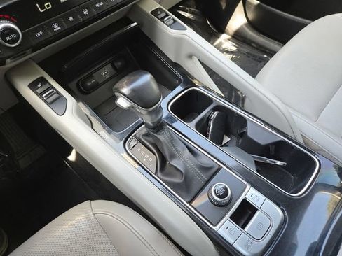 Used 2022 Kia Telluride S FWD image 17