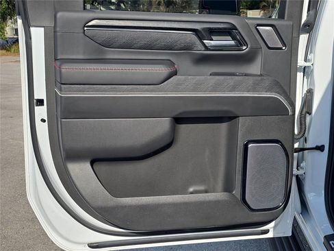 Used 2025 GMC Sierra 2500 AT4X image 12