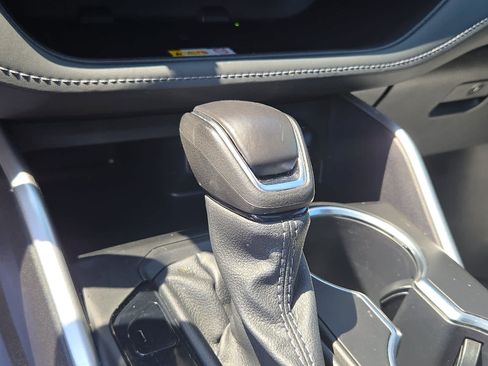 Used 2023 Toyota Highlander XLE AWD/4WD image 16