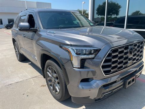 Used 2025 Toyota Sequoia Platinum AWD/4WD image 4