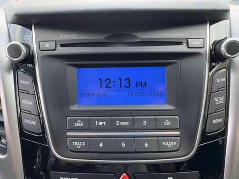 Used 2016 Hyundai Elantra GT w/ Option Group 02 image 16