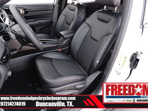 New 2026 Jeep Compass Latitude image 13