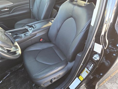 Used 2025 Toyota Grand Highlander FWD image 21