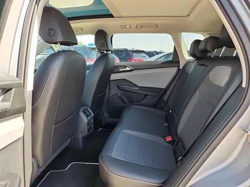 Certified 2023 Volkswagen Taos SE w/ Panoramic Sunroof Package FWD image 11