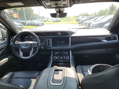 Used 2021 GMC Yukon Denali w/ Denali Ultimate Package AWD/4WD image 9
