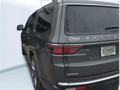Used 2022 Jeep Wagoneer Series III w/ Premium Group I image 7