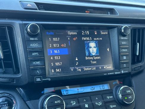 Used 2016 Toyota RAV4 SE image 17