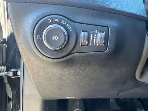 Used 2018 Jeep Compass Limited image 13