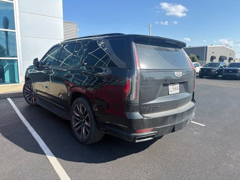 Used 2022 Cadillac Escalade Sport Platinum AWD/4WD image 3